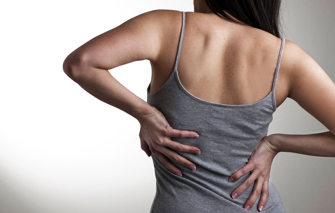 Боль в спине при грудном остеохондрозе фото 1
